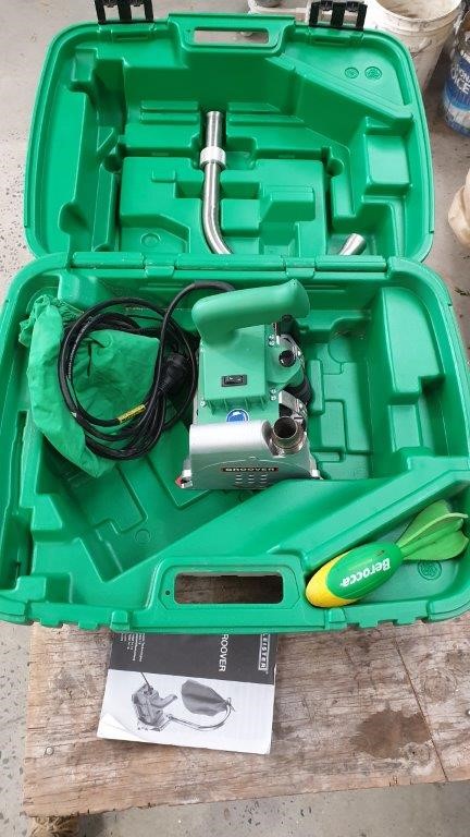 DeWALT 18V-54V XR Li-ion Cordless Bluetooth DAB Radio Charger - Skin Only.