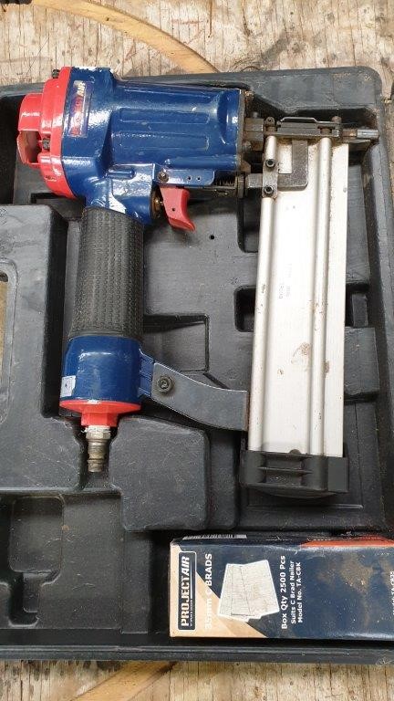 BLACK + DECKER 18V Hammer Drill Kit With Carry Case & 80x Attachments. NB: