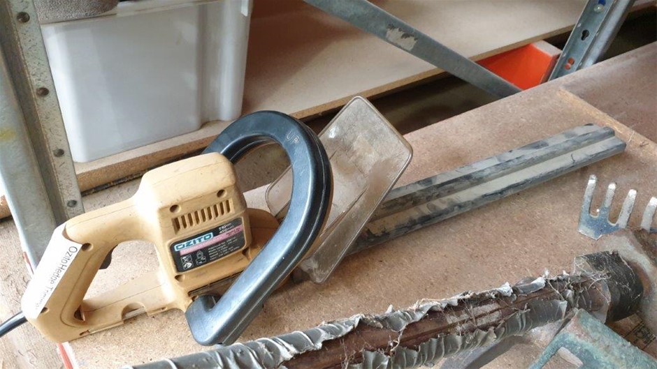 BLACK + DECKER 18V Hammer Drill Kit With Carry Case & 80x Attachments. NB: