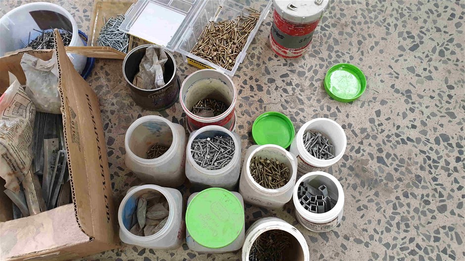 PARTS CONVEYOR AND HOPPER