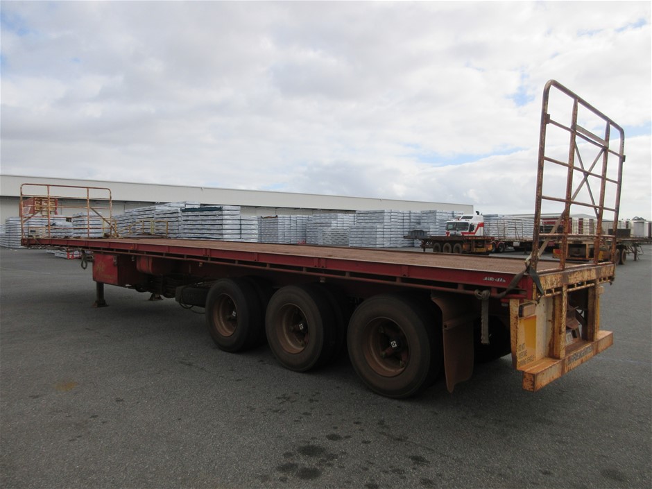 7-8mm White Pearls & Gold Plated Rhinestone Necklace.