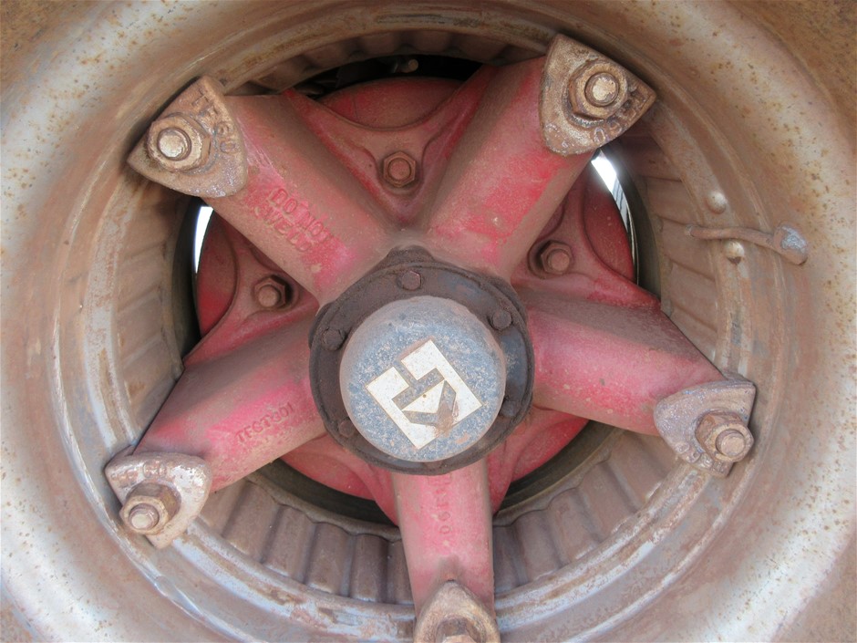 7-8mm White Pearls & Gold Plated Rhinestone Necklace.