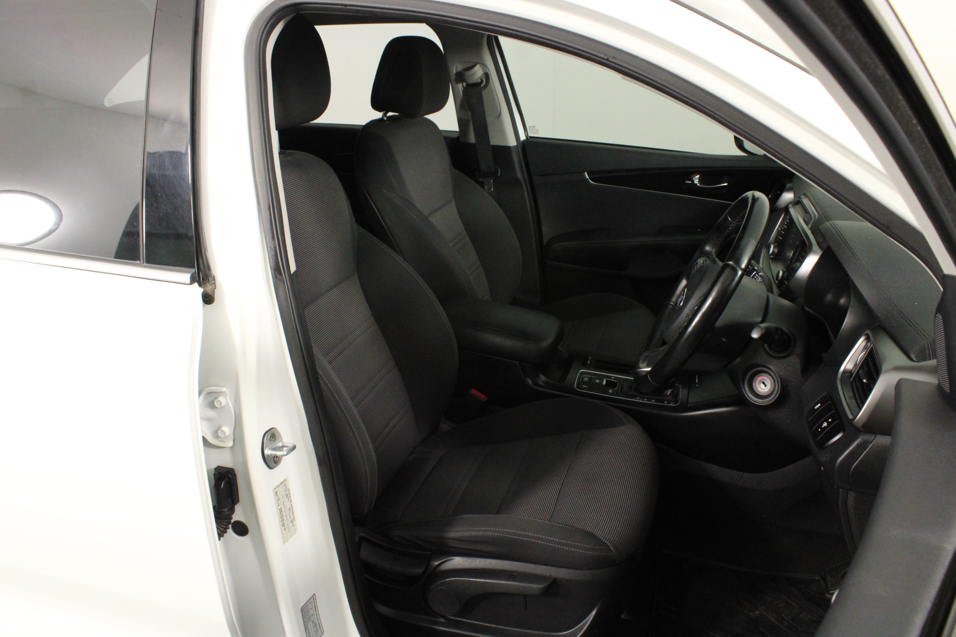 Cloudy Bay Sauvignon Blanc 2017 (6x 750mL), NZ.