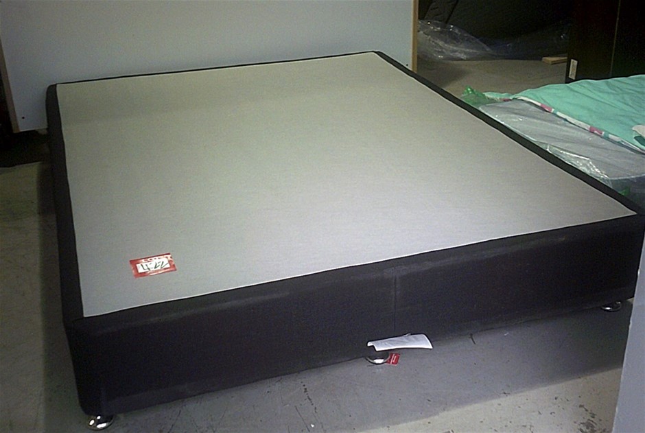 Letter 'Q' Platinum Plated with CZ Pendant Necklace