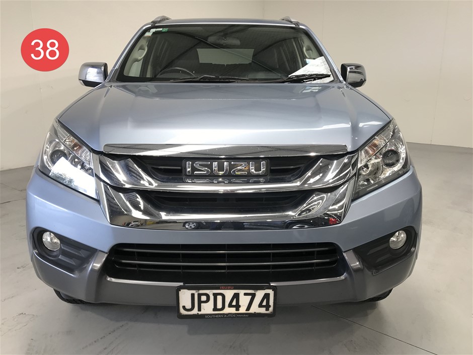 Letter 'V' Platinum Plated with CZ Pendant Necklace