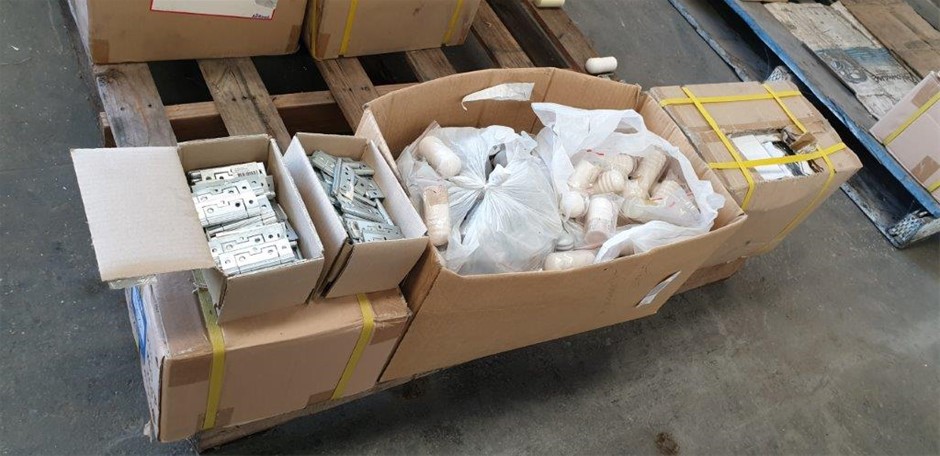 <p>1x Wuxi Poly Pipe Welding Machine and Cradle (600mm Diameter)</p>