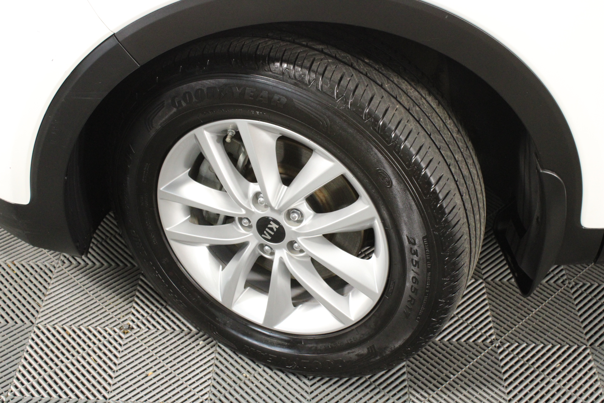 Wolf Blass Red Label Sauvignon Blanc (6x 750mL). Current Vintage Release.