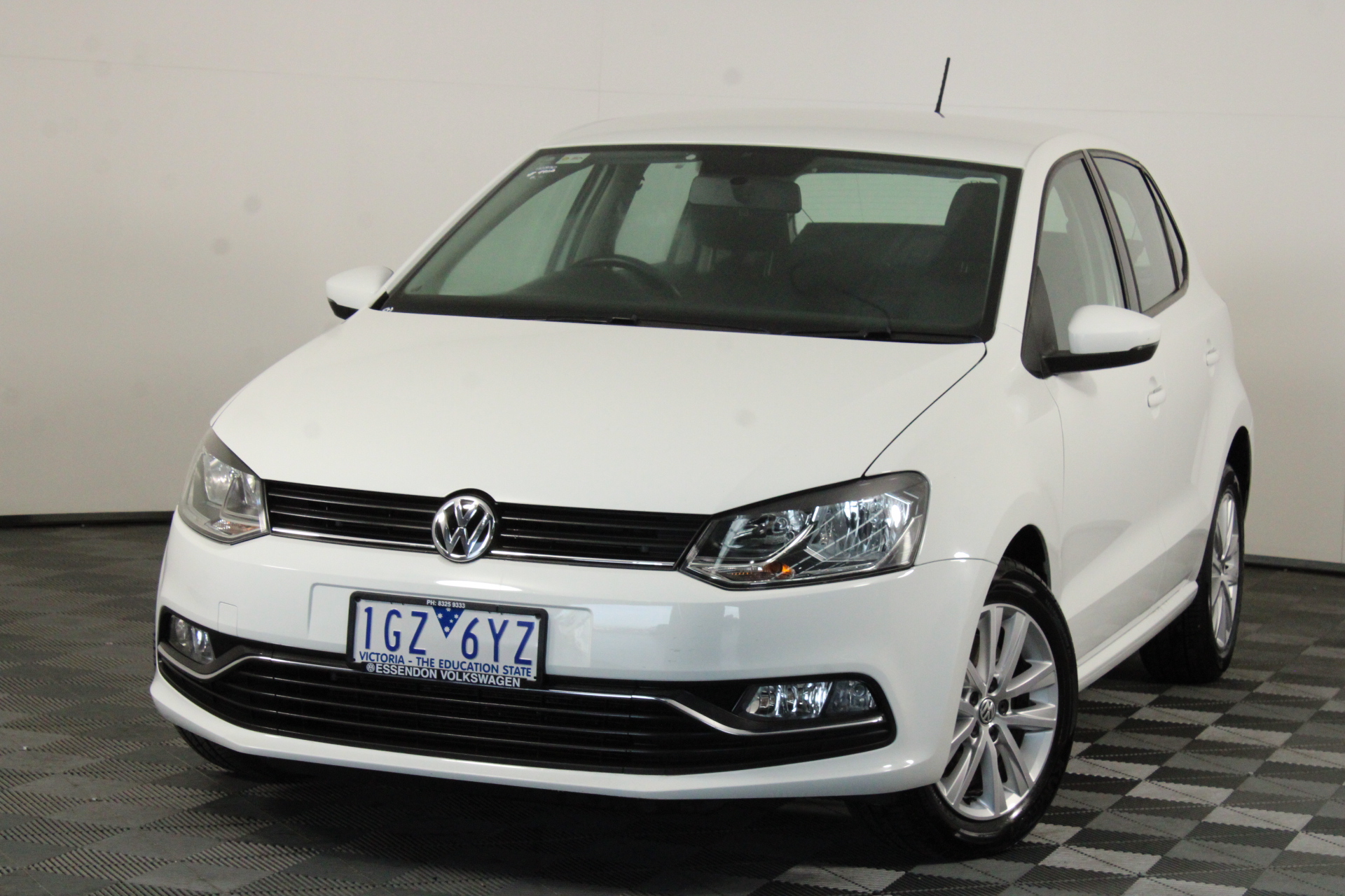 Wolf Blass Yellow Label Chardonnay (6x 750mL). SA