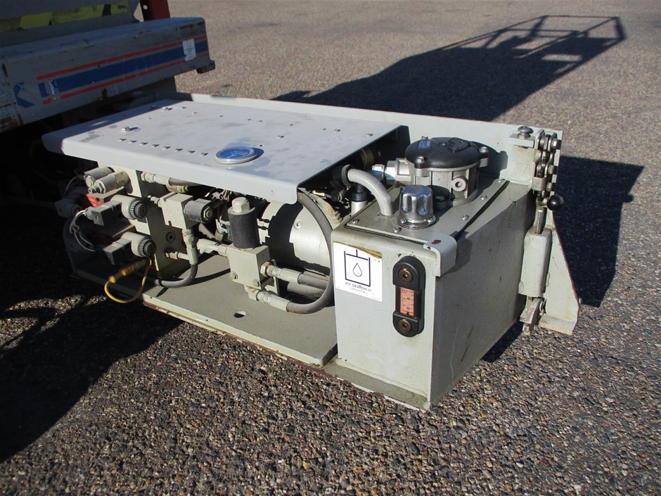 WOLF BLASS WINES Black Label 1973 (1x 738mL), South Australia. 5* Prov