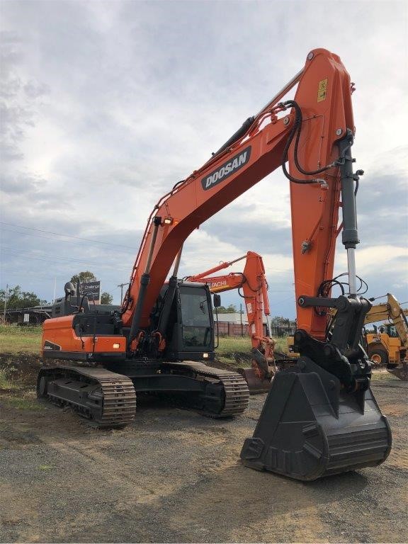 Light Green Flower Jade Gemstones & Swarovski® Crystal Earrings