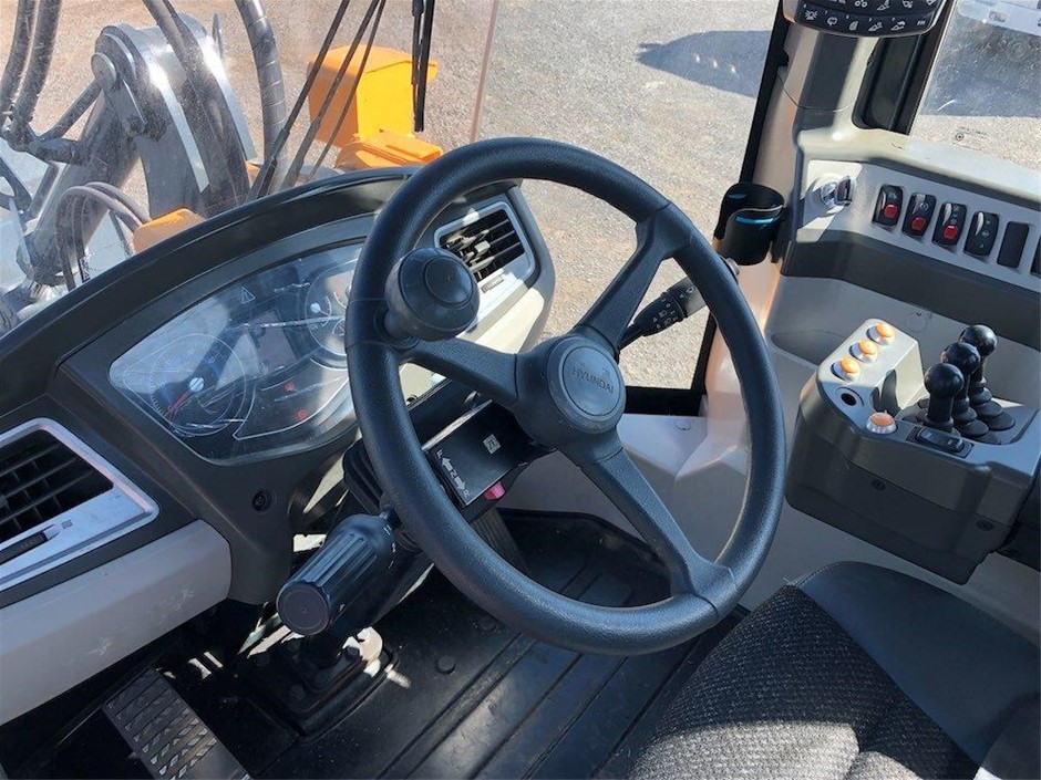 8mm Light Green Flower Jade Gemstones Crystal Beaded Bracelet