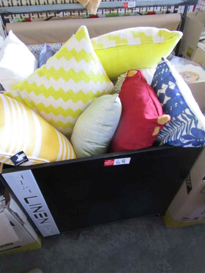 Anchor & Fox Wonderland Sneaker, Betsy Floral, Size 5 US Little Kid.