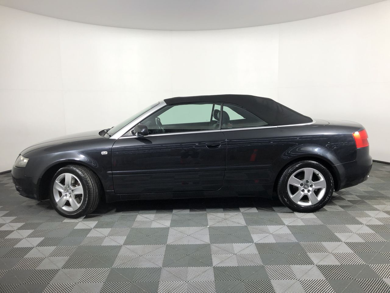 PARASUCO Women's Mid Rise Capri Bundle: 1 x Size 6, 68% Cotton, Black & 1 x