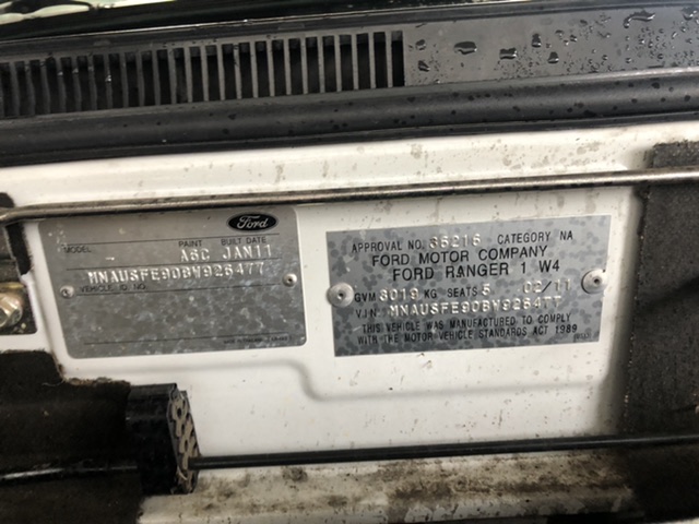 9K YELLOW GOLD GARNET CLAW NECKLACE 40-45cm