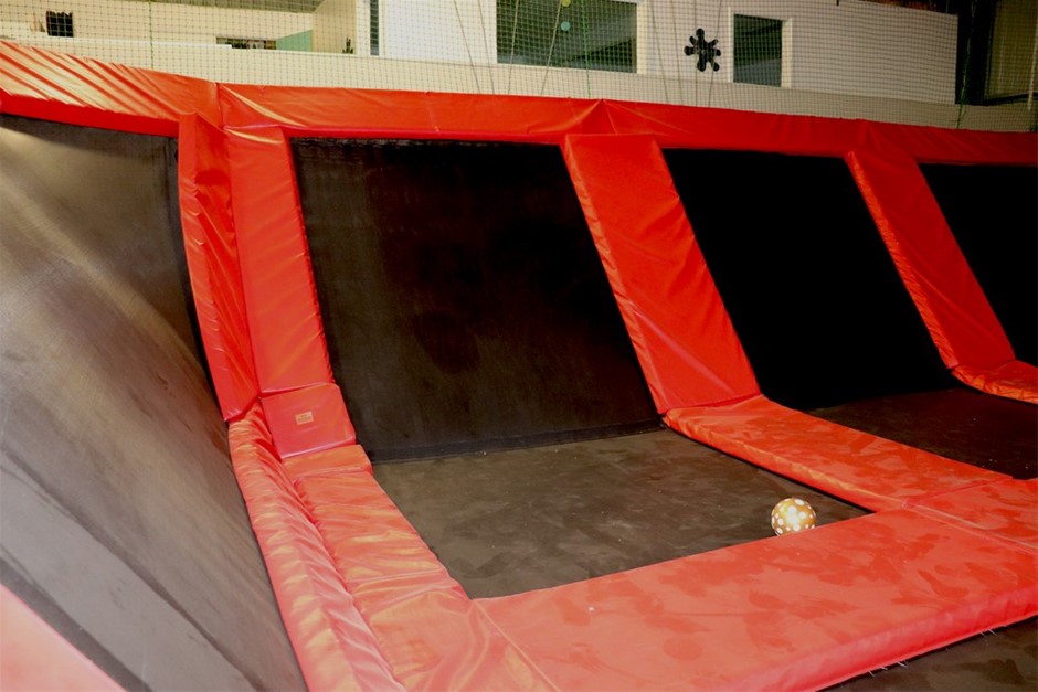 9K Yellow Gold SOLID TAPERED HOOPS