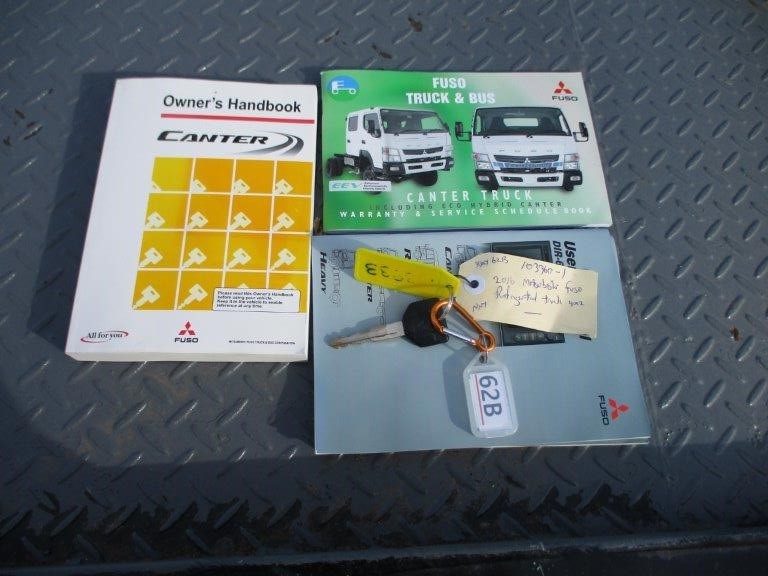 9K WHITE GOLD 0.04ct HI I1 DIAMOND BRACELETUE TOPAZ PENDANT