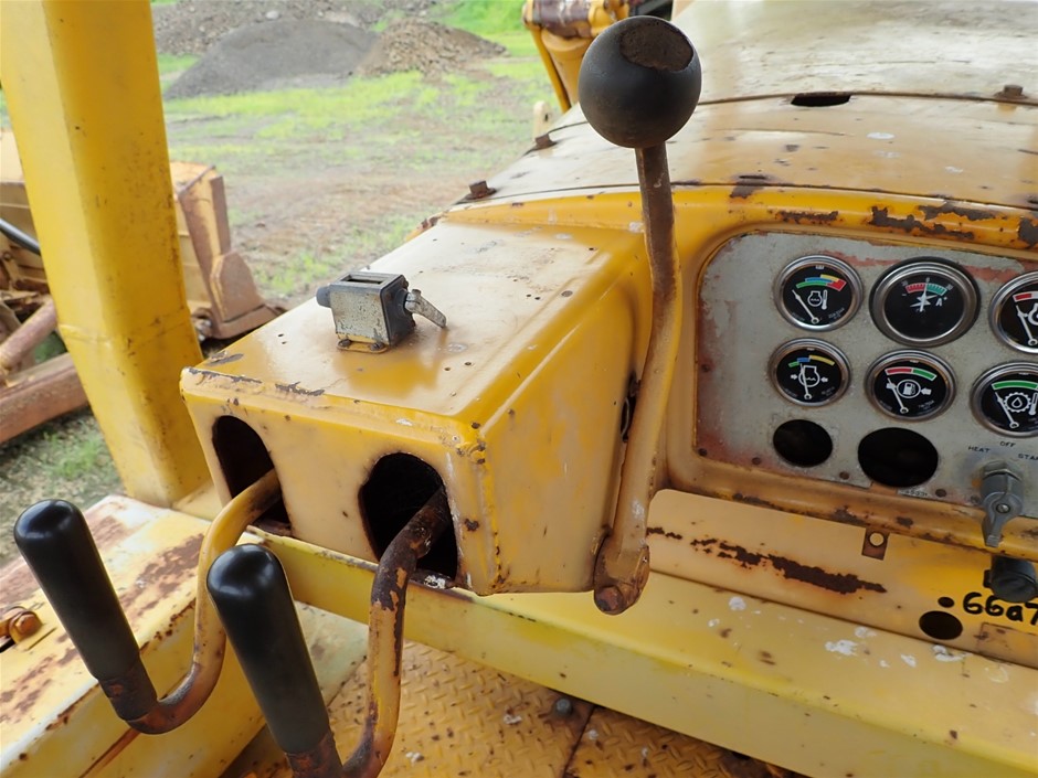 9K WHITE GOLD 0.12ct F VS LAB DIAMOND PEAR OFFSET RING