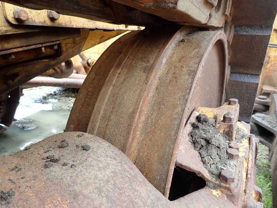 9K WHITE GOLD 0.20ct F VS LAB DIAMOND PEAR OFFSET RING