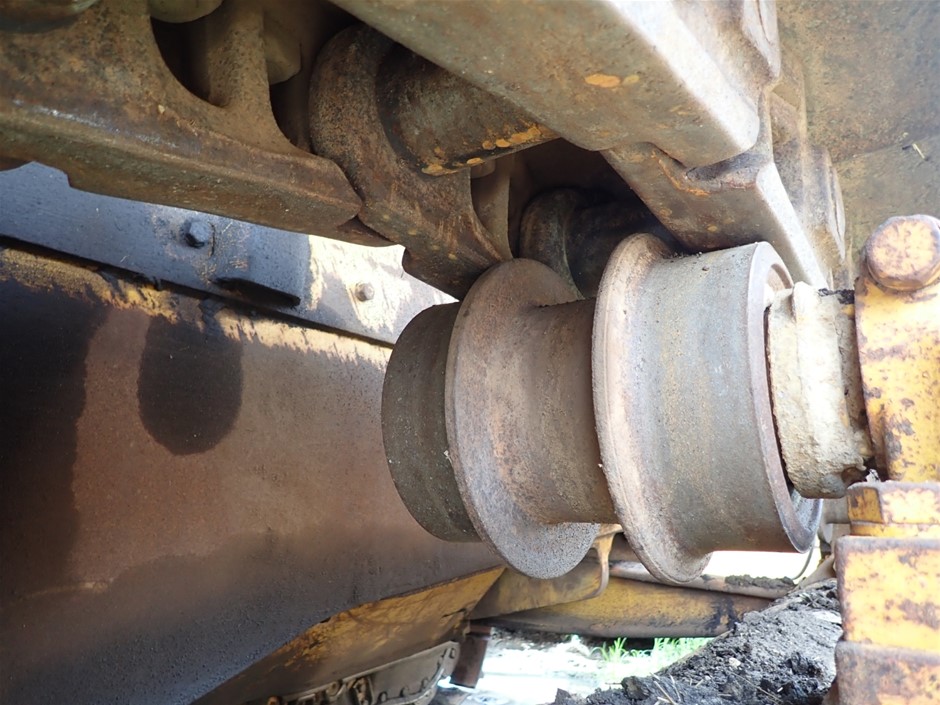 9K WHITE GOLD 0.15ct F VS LAB DIAMOND OVAL OFFSET RING