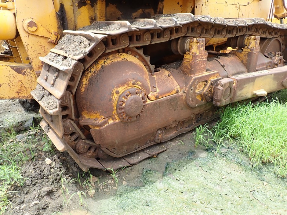 9K YELLOW GOLD 0.10ct F VS LAB DIAMOND MARQ OFFSET RING