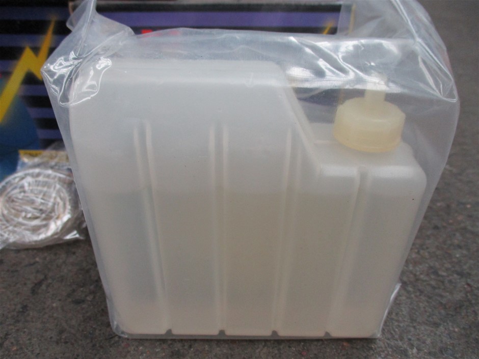 9K WHITE GOLD 1.00ct F VS LAB DIAMOND CLAW SET BAND