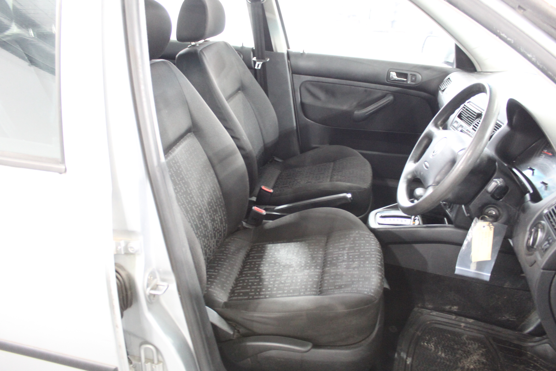 9K WHITE GOLD 1.00ct F VS LAB DIAMOND RND TRILOGY RING