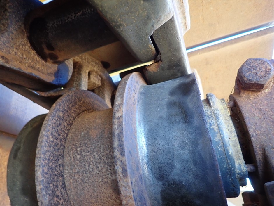 9K WHITE GOLD 1.00ct F VS LAB DIAMOND RADIANT TRILOGY RING