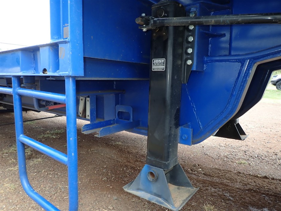 0.20 TCW yellow round various diamonds