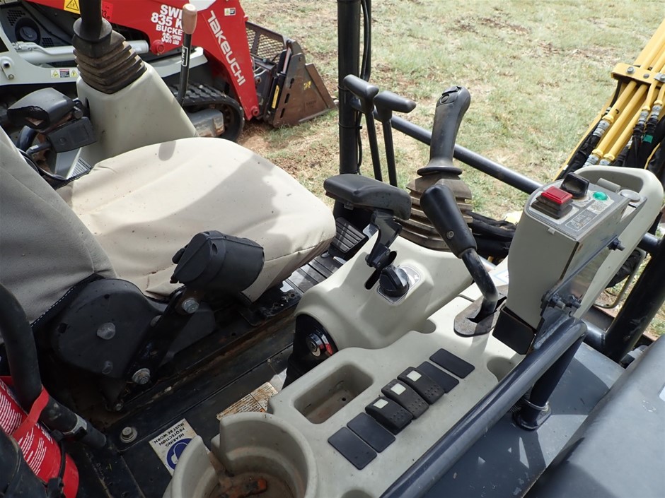 TP-LINK JetStream 24-Port 10/100Mbps & 4-Port Gigabit Smart Switch with 24-