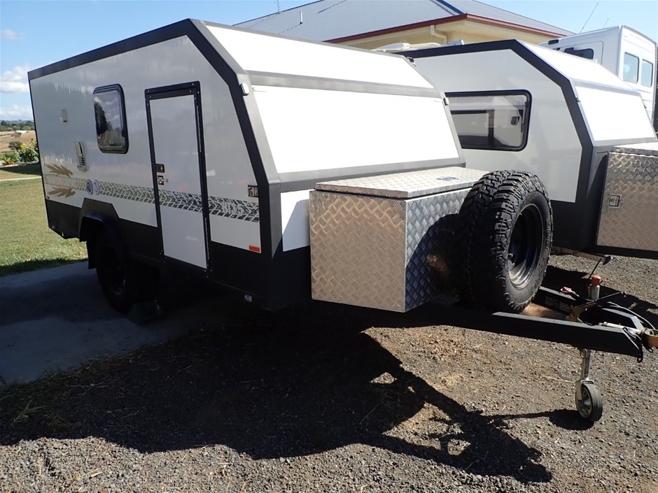 ZINUS Kai Bamboo and Metal Bed Frame Hybrid Platform Base with Footboard, K