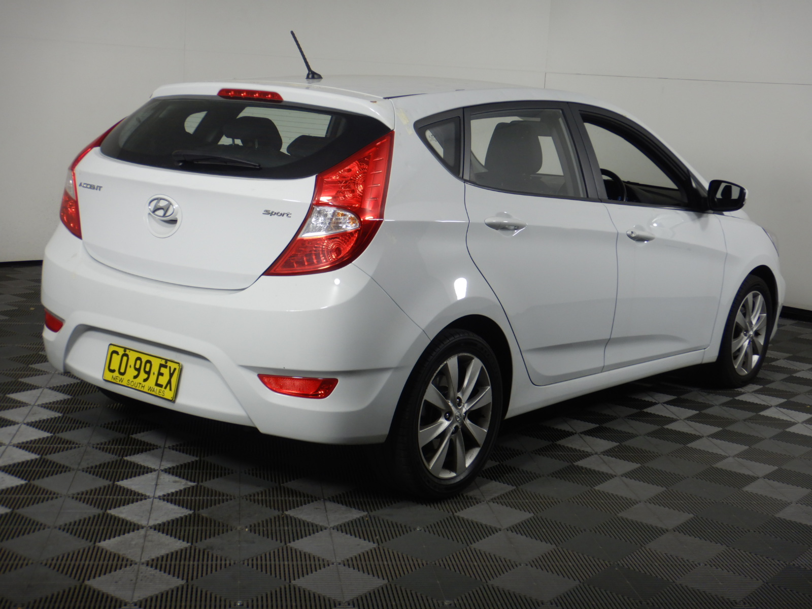 TEFAL Access Steam Care Handheld Garment Steamer, DT9120. NB: Minor Use & N