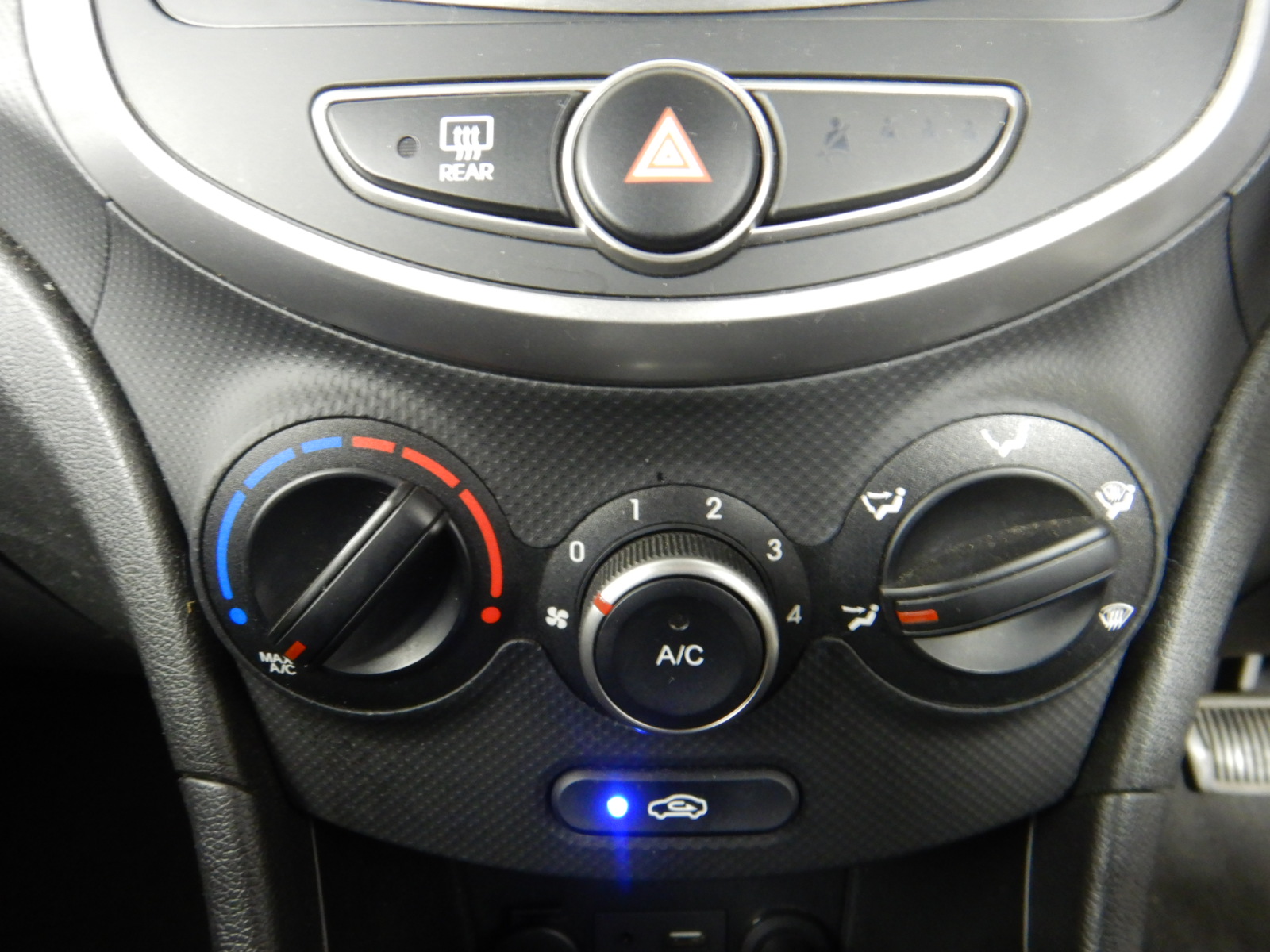 DYSON V8 Handstick Vacuum With Accessories, Grey Silver/Nickel, Model 39443