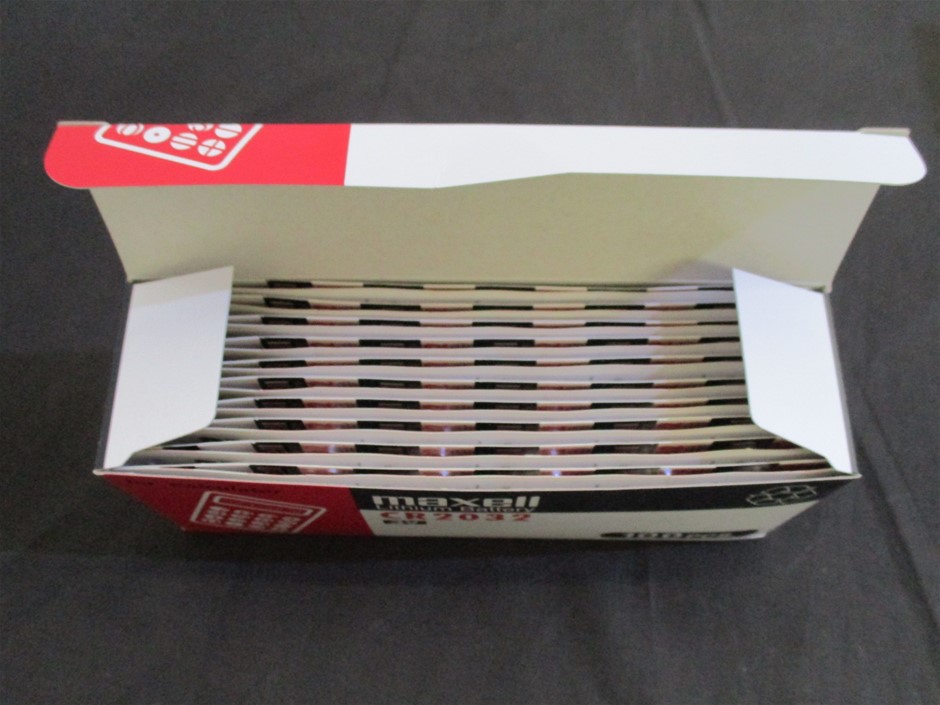 MILTON 2 N 1 Sterilisation Starter Kit. NB: Slightly damaged box.