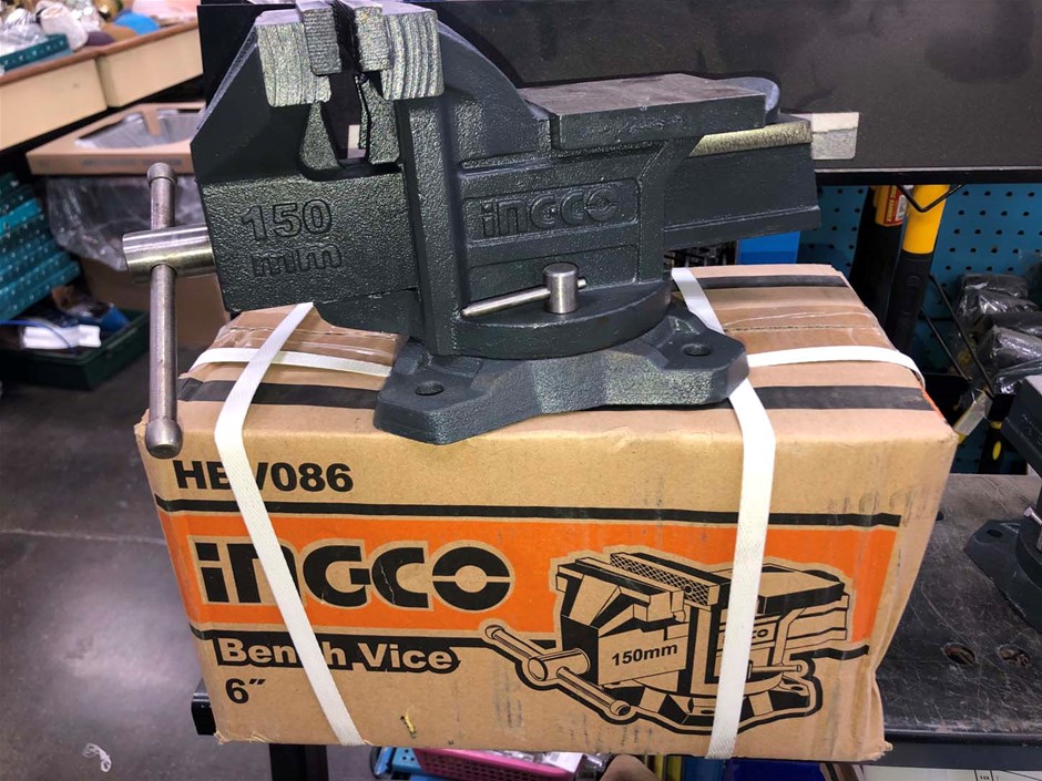 Clarks Women's Breeze Range Ankle Boot, Black Synthetic, 5.5