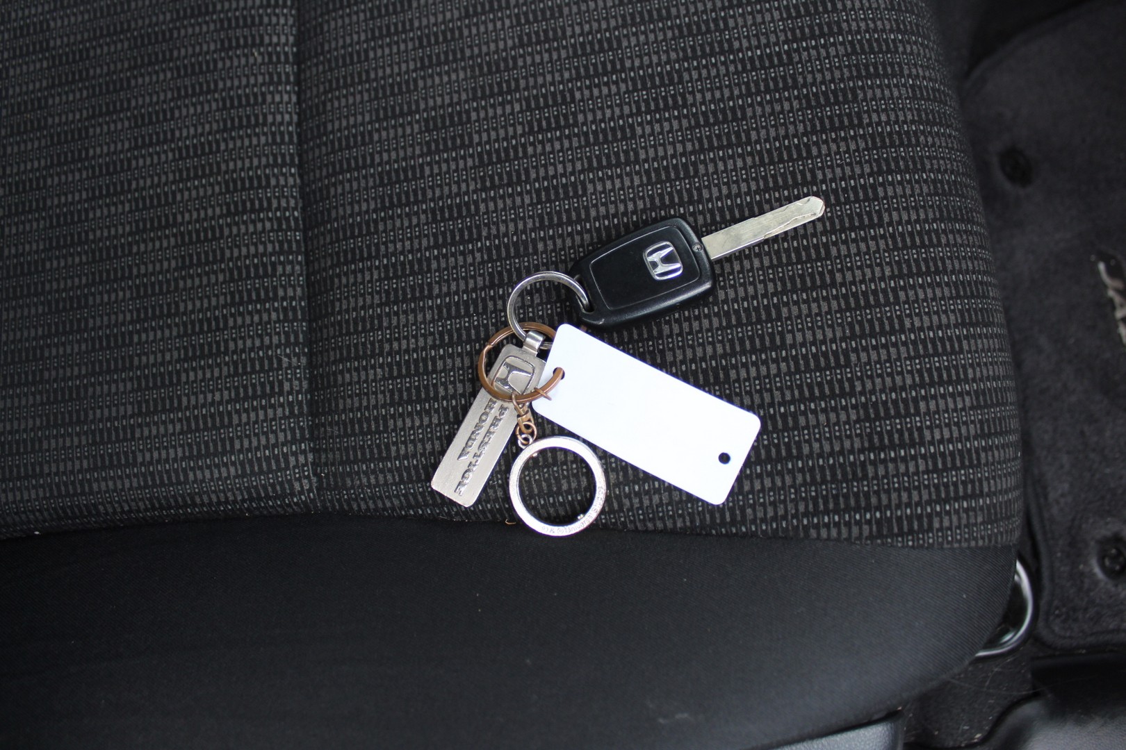 1/100 Scottdale x 2, 1 gram Valcumbi silver bars x 2 & 1 Kilo Copper Bar