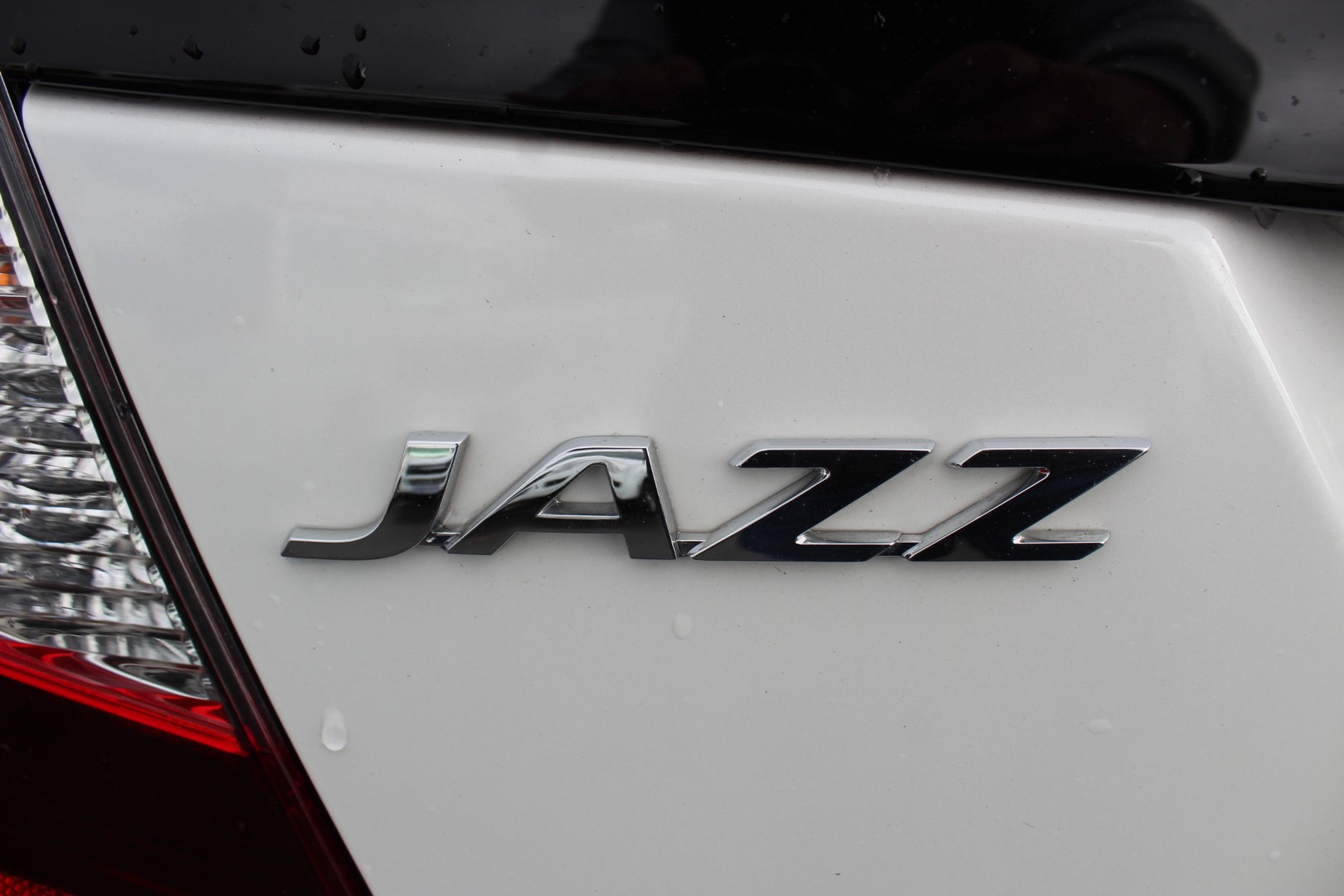 0.09 Carat yellow round five diamond