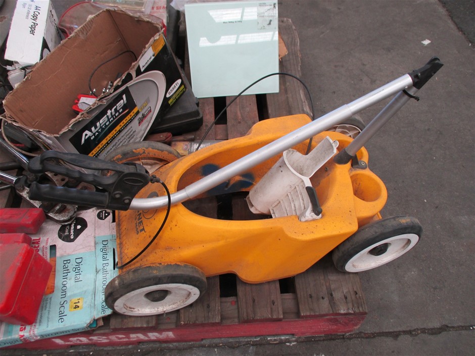 0.20 TCW yellow round various diamonds