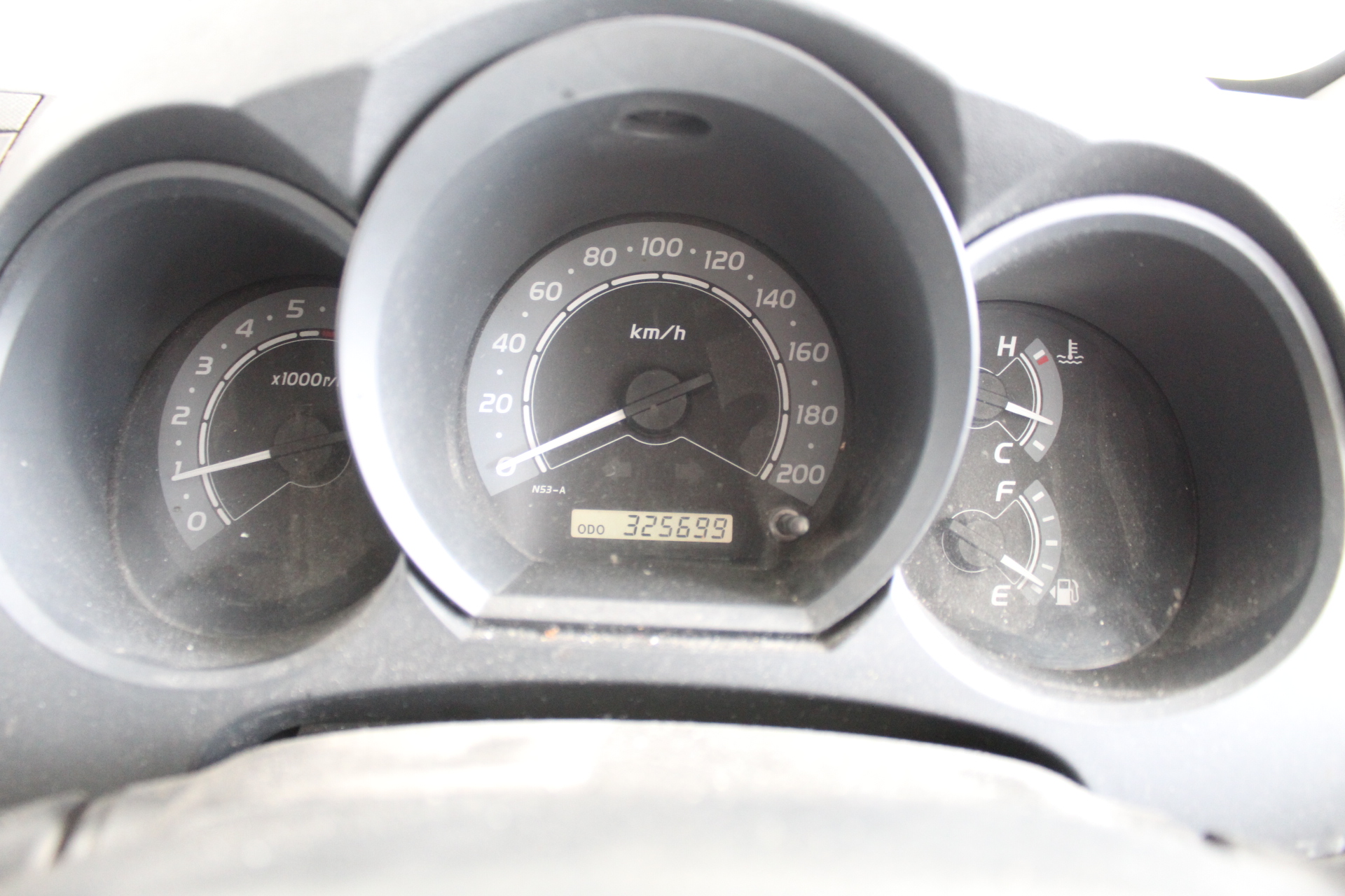 Assorted Food Grocery Products, Incl: THE SNAKYARD, LAY'S & More. N.B: Dama