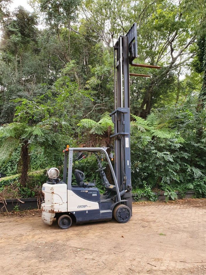 <p>Nilfisk CR1400 Combination Sweeper/Scrubber</p>