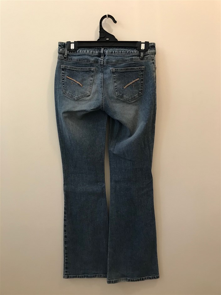 Jules Roy Chardonnay 2023 (6x 750mL), France.