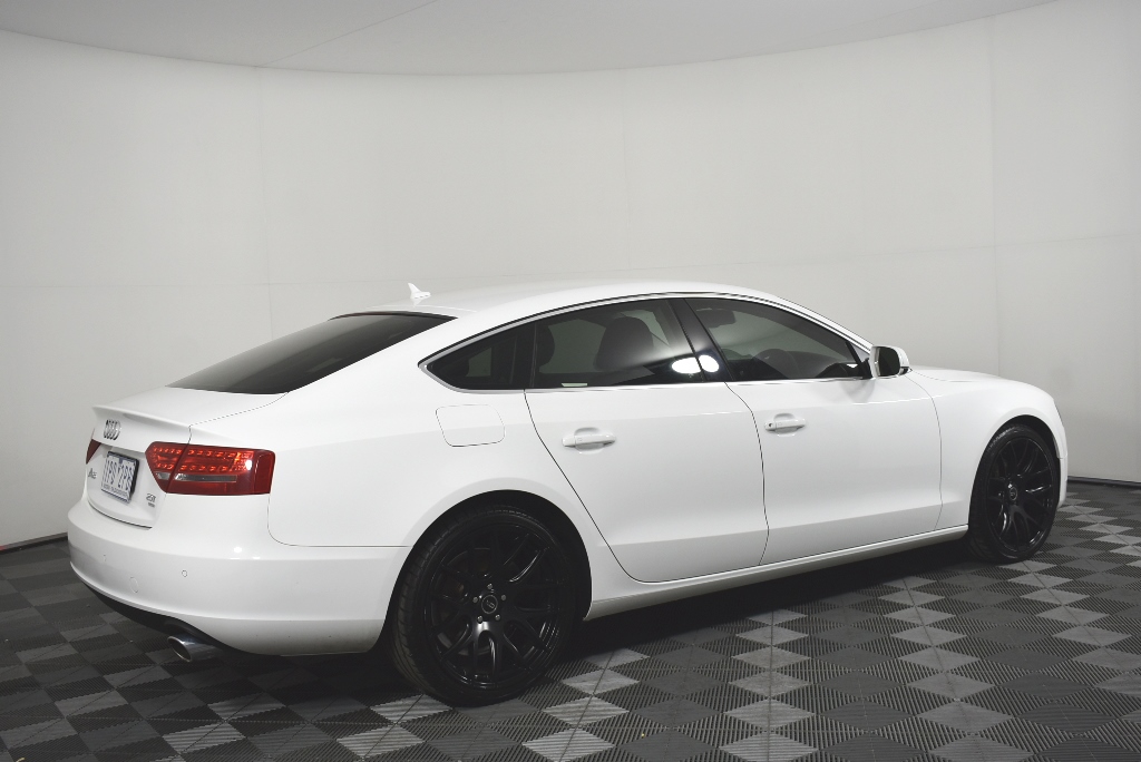 Wolf Blass Red Label Cabernet Merlot (6x 750mL).