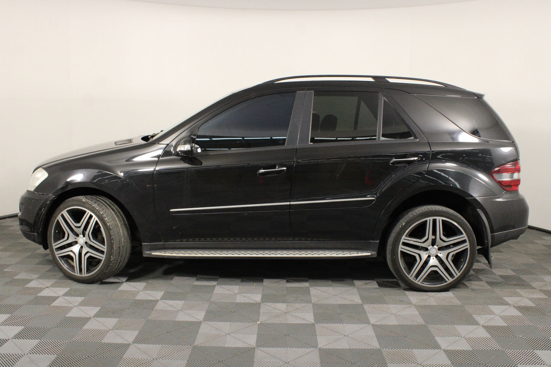 Gasmate PO106 Vitreous Enamel GAS Pizza Oven with Light