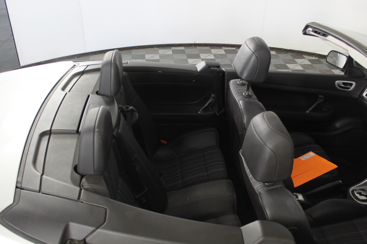 18ct Gold Plated 6mm Stud Earrings Featuring 2 Crystals by Swarovski®