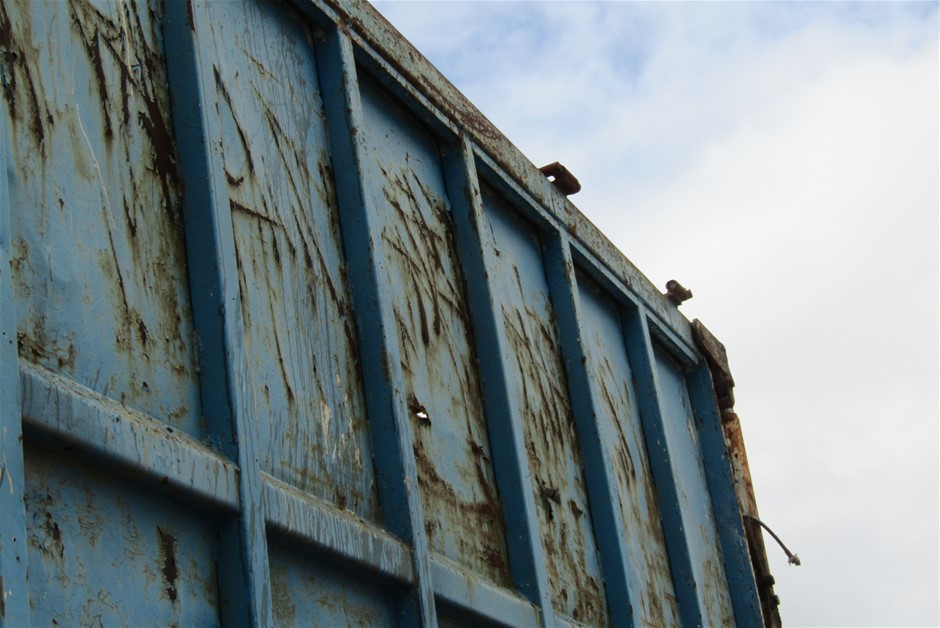 SHARK Clean And Empty Cordless Stick Vacuum, Model BU3521ANZ. NB: Minor use