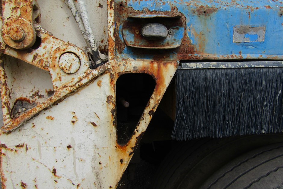 GOURMIA 2 L (2.11 qt.) Automatic Soft Serve Ice Cream and Frozen Drink Make