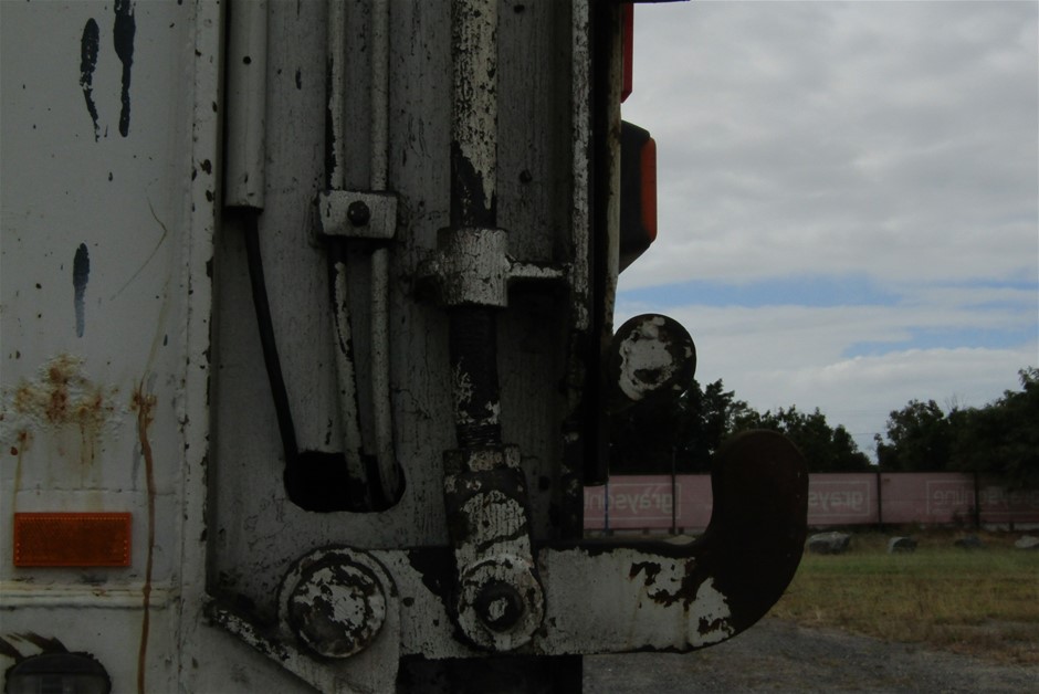 JBL Wave Bud True Wireless Stereo Earbuds, Black. NB: Minor Use.