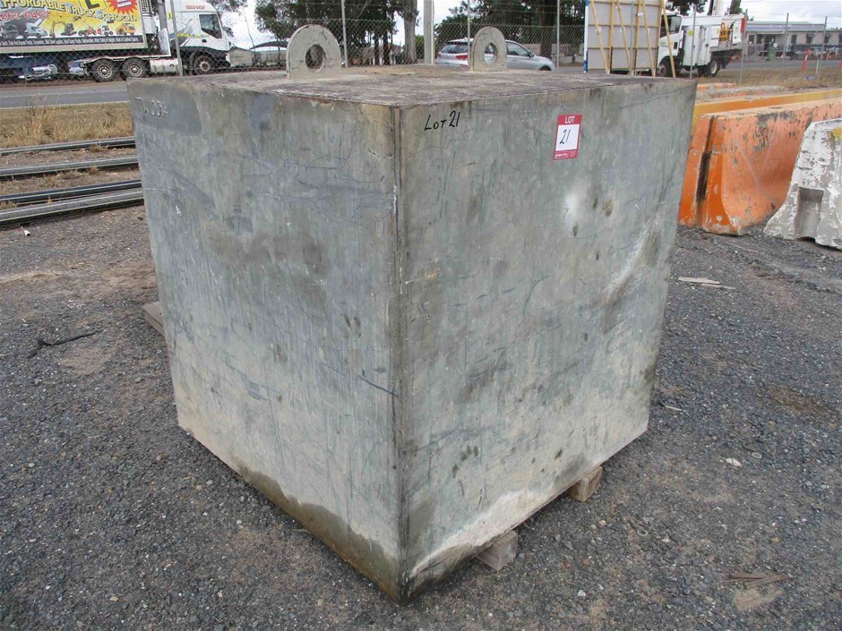 CROCS Kids' Off-Court Clogs, Size US c11, White (100), 208477. RRP: $66.  B