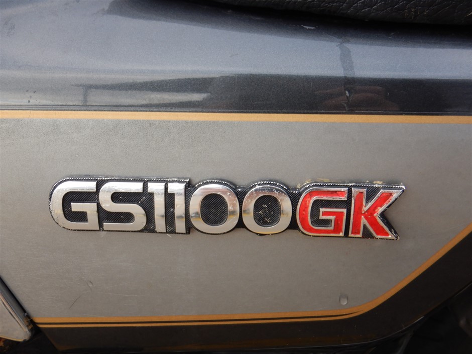 COCONUT GROVE Family Beach Cabana, 2m Wide, Sage Stripes. NB: minor use, un