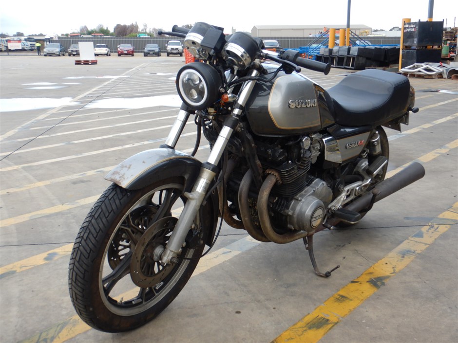 KIRKLAND SIGNATURE Sloped Cuddler Pet Bed, 104 x 78 x 22 cm.