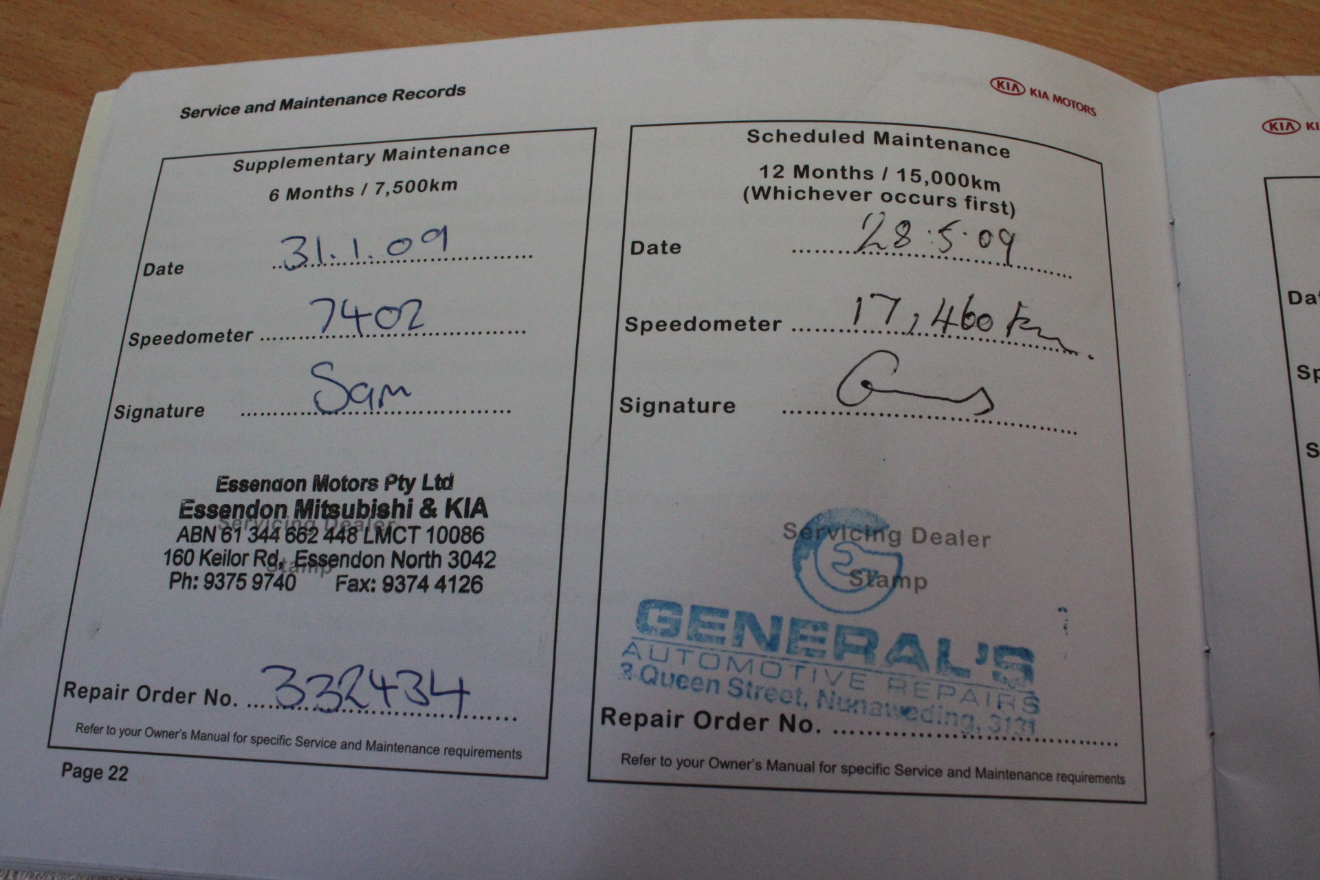 LOGITECH MK295 Silent Wireless Mouse & Keyboard Combo with SilentTouch Tech